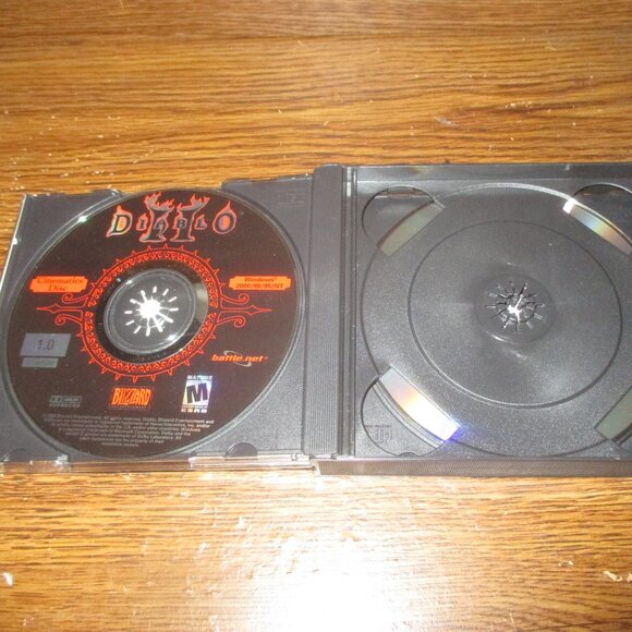 Diablo II (PC Game from Blizzard) w/ Strategy Guide (2000) - Picture 4 of 12